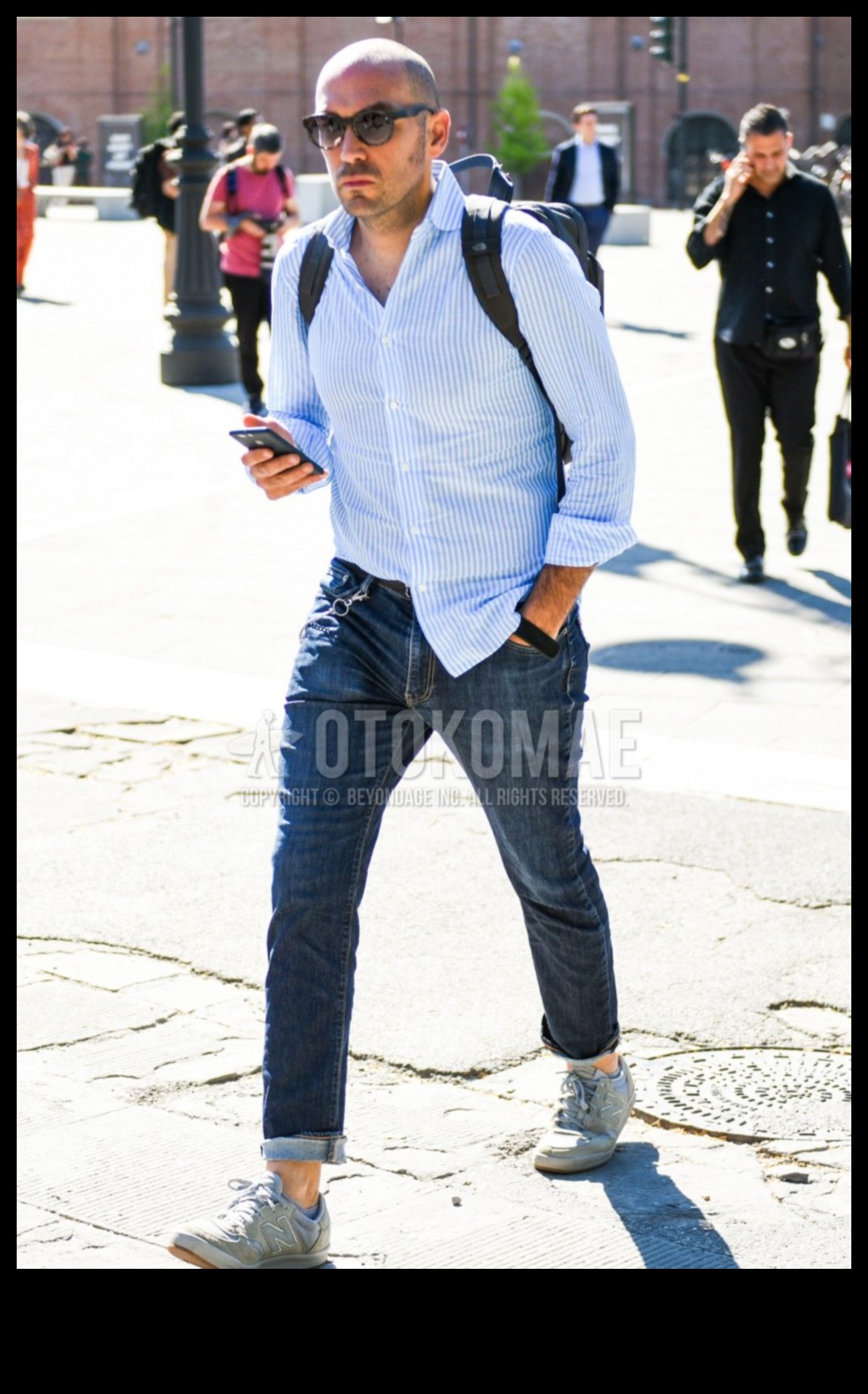 תחכום ברחובות: אופנת גברים משדרת גישה