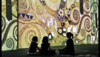 מימדים דיגיטליים: מציאות מדומה ומציאות רבודה באמנות אמריקאית